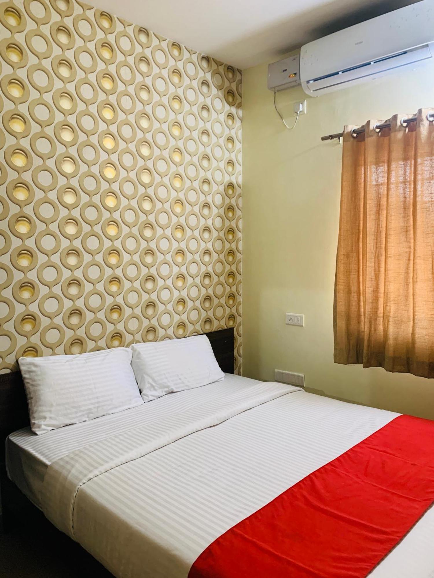Western Silicon Hotel Kammasandra ภายนอก รูปภาพ