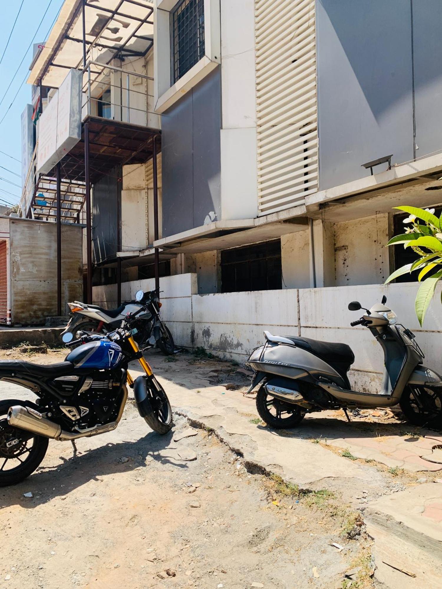 Western Silicon Hotel Kammasandra ภายนอก รูปภาพ