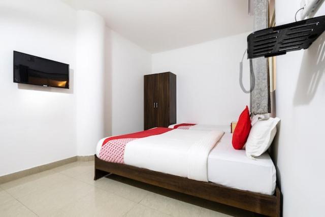 Western Silicon Hotel Kammasandra ภายนอก รูปภาพ